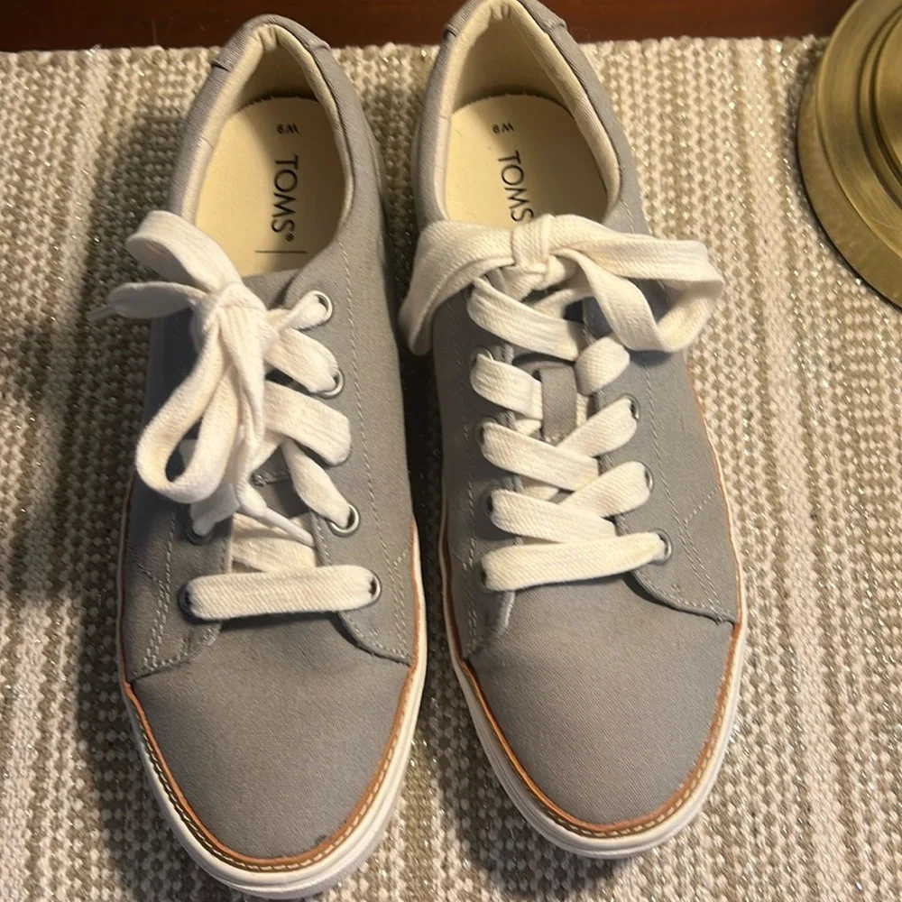 Toms Women’s Canvas Drizzle Gray Sneaker Size 9 RUNS SMALL